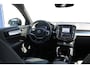 Volvo XC40 B4 211PK Automaat Plus Dark Semi elektrisch wegklapbare trekhaak / Verwarmbare voorruit / Google infotainment / Elektrisch bedienbare bestuurdersstoel met geheugen
