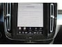 Volvo XC40 B4 211PK Automaat Plus Dark Semi elektrisch wegklapbare trekhaak / Verwarmbare voorruit / Google infotainment / Elektrisch bedienbare bestuurdersstoel met geheugen