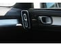 Volvo XC40 B4 211PK Automaat Plus Dark Semi elektrisch wegklapbare trekhaak / Verwarmbare voorruit / Google infotainment / Elektrisch bedienbare bestuurdersstoel met geheugen