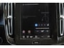 Volvo XC40 B4 211PK Automaat Plus Dark Semi elektrisch wegklapbare trekhaak / Verwarmbare voorruit / Google infotainment / Elektrisch bedienbare bestuurdersstoel met geheugen