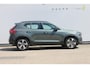Volvo XC40 B4 211PK Automaat Plus Dark Semi elektrisch wegklapbare trekhaak / Verwarmbare voorruit / Google infotainment / Elektrisch bedienbare bestuurdersstoel met geheugen
