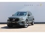 Volvo XC40 B4 211PK Automaat Plus Dark Semi elektrisch wegklapbare trekhaak / Verwarmbare voorruit / Google infotainment / Elektrisch bedienbare bestuurdersstoel met geheugen