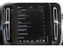 Volvo XC40 B4 211PK Automaat Plus Dark Semi elektrisch wegklapbare trekhaak / Verwarmbare voorruit / Google infotainment / Elektrisch bedienbare bestuurdersstoel met geheugen