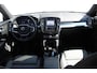 Volvo XC40 B4 211PK Automaat Plus Dark Semi elektrisch wegklapbare trekhaak / Verwarmbare voorruit / Google infotainment / Elektrisch bedienbare bestuurdersstoel met geheugen