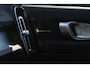 Volvo XC40 B4 211PK Automaat Plus Dark Semi elektrisch wegklapbare trekhaak / Verwarmbare voorruit / Google infotainment / Elektrisch bedienbare bestuurdersstoel met geheugen
