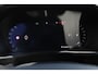 Volvo XC40 B4 211PK Automaat Plus Dark Semi elektrisch wegklapbare trekhaak / Verwarmbare voorruit / Google infotainment / Elektrisch bedienbare bestuurdersstoel met geheugen
