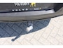 Volvo XC40 B4 211PK Automaat Plus Dark Semi elektrisch wegklapbare trekhaak / Verwarmbare voorruit / Google infotainment / Elektrisch bedienbare bestuurdersstoel met geheugen