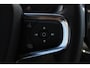 Volvo XC40 B4 211PK Automaat Plus Dark Semi elektrisch wegklapbare trekhaak / Verwarmbare voorruit / Google infotainment / Elektrisch bedienbare bestuurdersstoel met geheugen