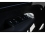 Volvo XC40 B4 211PK Automaat Plus Dark Semi elektrisch wegklapbare trekhaak / Verwarmbare voorruit / Google infotainment / Elektrisch bedienbare bestuurdersstoel met geheugen