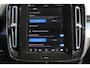Volvo XC40 B4 211PK Automaat Plus Dark Semi elektrisch wegklapbare trekhaak / Verwarmbare voorruit / Google infotainment / Elektrisch bedienbare bestuurdersstoel met geheugen