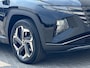 Hyundai Tucson 1.6 T-GDI PHEV Comfort Smart 4WD / Fabrieksgarantie tot 07-2027 / Accu SoH 100 % / 1.350 kg trekgewicht / Navigatie / Stuur- & Stoelverwarming / Apple Carplay Android / 19" LM wielen /