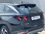 Hyundai Tucson 1.6 T-GDI PHEV Comfort Smart 4WD / Fabrieksgarantie tot 07-2027 / Accu SoH 100 % / 1.350 kg trekgewicht / Navigatie / Stuur- & Stoelverwarming / Apple Carplay Android / 19" LM wielen /