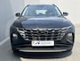 Hyundai Tucson 1.6 T-GDI PHEV Comfort Smart 4WD / Fabrieksgarantie tot 07-2027 / Accu SoH 100 % / 1.350 kg trekgewicht / Navigatie / Stuur- & Stoelverwarming / Apple Carplay Android / 19" LM wielen /