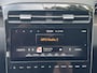 Hyundai Tucson 1.6 T-GDI PHEV Comfort Smart 4WD / Fabrieksgarantie tot 07-2027 / Accu SoH 100 % / 1.350 kg trekgewicht / Navigatie / Stuur- & Stoelverwarming / Apple Carplay Android / 19" LM wielen /