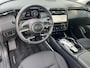 Hyundai Tucson 1.6 T-GDI PHEV Comfort Smart 4WD / Fabrieksgarantie tot 07-2027 / Accu SoH 100 % / 1.350 kg trekgewicht / Navigatie / Stuur- & Stoelverwarming / Apple Carplay Android / 19" LM wielen /