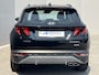 Hyundai Tucson 1.6 T-GDI PHEV Comfort Smart 4WD / Fabrieksgarantie tot 07-2027 / Accu SoH 100 % / 1.350 kg trekgewicht / Navigatie / Stuur- & Stoelverwarming / Apple Carplay Android / 19" LM wielen /
