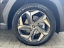 Hyundai Tucson 1.6 T-GDI PHEV Comfort Smart 4WD / Fabrieksgarantie tot 07-2027 / Accu SoH 100 % / 1.350 kg trekgewicht / Navigatie / Stuur- & Stoelverwarming / Apple Carplay Android / 19" LM wielen /