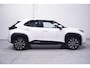 Toyota Yaris Cross 1.5 Hybrid Dynamic team Deutschland Navigatie APPLE-carplay camera DAB-ontvangst PDC v+a stoel/stuurverwarming bleutooth led-verlichting grootlicht-assist lane-assist private-glas 17"-lmv