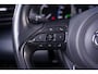 Toyota Yaris Cross 1.5 Hybrid Dynamic team Deutschland Navigatie APPLE-carplay camera DAB-ontvangst PDC v+a stoel/stuurverwarming bleutooth led-verlichting grootlicht-assist lane-assist private-glas 17"-lmv