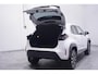 Toyota Yaris Cross 1.5 Hybrid Dynamic team Deutschland Navigatie APPLE-carplay camera DAB-ontvangst PDC v+a stoel/stuurverwarming bleutooth led-verlichting grootlicht-assist lane-assist private-glas 17"-lmv
