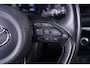 Toyota Yaris Cross 1.5 Hybrid Dynamic team Deutschland Navigatie APPLE-carplay camera DAB-ontvangst PDC v+a stoel/stuurverwarming bleutooth led-verlichting grootlicht-assist lane-assist private-glas 17"-lmv