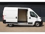 Peugeot Boxer 2.2 BlueHDi 140 S&S L2H2 3.5t Automaat | Camera | All Seasons | Trekhaak | Navigatie | Carplay | Sidebars