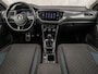 Volkswagen T-Roc 1.0 TSI Sport (APPLE CARPLAY, GROOT NAVI, STOELVERWARMING, GETINT GLAS, SPORTSTOELEN, ADAPTIVE CRUISE, PARKEERSENSOREN, NIEUWSTAAT)