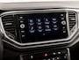 Volkswagen T-Roc 1.0 TSI Sport (APPLE CARPLAY, GROOT NAVI, STOELVERWARMING, GETINT GLAS, SPORTSTOELEN, ADAPTIVE CRUISE, PARKEERSENSOREN, NIEUWSTAAT)