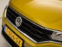 Volkswagen T-Roc 1.0 TSI Sport (APPLE CARPLAY, GROOT NAVI, STOELVERWARMING, GETINT GLAS, SPORTSTOELEN, ADAPTIVE CRUISE, PARKEERSENSOREN, NIEUWSTAAT)