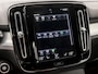 Volvo XC40 1.5 T4 Recharge Inscription 211Pk Automaat (APPLE CARPLAY, STUUR/STOELVERWARMING, MEMORY SEATS, CAMERA, STOELVERWARMING ACHTER, KEYLESS, ELEK ACHTERKLEP, ZWART HEMEL, NIEUWSTAAT)