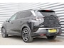 Peugeot e-5008 73KWH 210PK 7-ZITS ALLURE AVANTAGE AUTOMAAT / NAVI / LEDER / CLIMA / FULL-LED / 19" LMV / AFN. TREKHAAK / KEYLESS / PANO. DAK / WARMTEPOMP / 360° CAMERA / ADAPT. CRUISECONTROL / WINTERPAKKET / NIEUWSTAAT !!