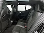 Volvo XC40 Recharge P8 AWD R-Design | Panoramadak | Trekhaak | Harman Kardon | Memory Stoelen | BLIS | 360 Camera | Apple Carplay / Android Auto | Google Maps | Stoel / Stuurverwarming | Elektrische Achterklep | Lichtmetalen Velgen |