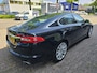 Jaguar XF 2.7 D V6 Luxury display valt uit