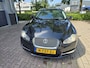Jaguar XF 2.7 D V6 Luxury display valt uit