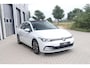 Volkswagen Golf 1.0 eTSI United Pano ACC Camera Side assist