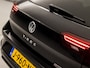 Volkswagen T-Roc 2.0 TSI 4Motion Sport R 190Pk Automaat (VIRTUAL COCKPIT, APPLE CARPLAY, STUUR/STOELVERWARMING, CAMERA, SPORTSTOELEN, GETINT GLAS, ELEK ACHTERKLEP, KEYLESS, NIEUWSTAAT)