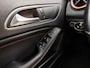 Mercedes-Benz A-klasse 200 AMG Sport 156Pk (BLACK PACK, NAVIGATIE, LEDER, STOELVERWARMING, KUIPSTOELEN, GETINT GLAS, CRUISE, NIEUWE APK, NIEUWSTAAT)