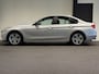 BMW 3-Serie 320i High Executive (GROOT NAVI, H&K AUDIO, STOELVERWARMING, CRUISE)