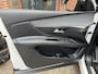 Peugeot 3008 1.2 PureTech CrossWay automaat / panoramadak / navigatie/ etc/nieuwe distributie/ NAP met 98378 km./ APK tot 08/2027.