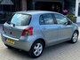 Toyota Yaris 1.3 VVTi NIEUWSTAAT AUTOMAAT 5 DEURS CLIMA L.M. VELGEN ELEKTR PAKKET