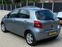 Toyota Yaris 1.3 VVTi NIEUWSTAAT AUTOMAAT 5 DEURS CLIMA L.M. VELGEN ELEKTR PAKKET