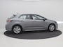 Toyota Corolla 1.8 Hybrid Active Automaat / Apple CarPlay & Android Auto / Historie aanwezig / Trekhaak afneembaar / Parkeersensoren voor & achter / Navigatie / Adaptieve Cruise Control / Airco Climate Control / LMV /