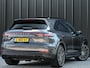 Porsche Cayenne 3.0 E-Hybrid NL-Auto | Dealeronderhouden | Panoramadak | 18 Wegs Memory Seats | Bose | 360 Camera | HUD | Achterasbesturing | Sport Chrono | Luchtvering | Soft Close | Ambiance Interieur |