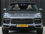Porsche Cayenne 3.0 E-Hybrid NL-Auto | Dealeronderhouden | Panoramadak | 18 Wegs Memory Seats | Bose | 360 Camera | HUD | Achterasbesturing | Sport Chrono | Luchtvering | Soft Close | Ambiance Interieur |