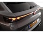 Volkswagen T-Roc 1.5 eTsi 150pk DSG R-Line First Edition Trekhaak Camera Stoelverwarming Keyless Virtual Cockpit Navigatie