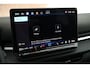 Volkswagen T-Roc 1.5 eTsi 150pk DSG R-Line First Edition Trekhaak Camera Stoelverwarming Keyless Virtual Cockpit Navigatie