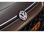 Volkswagen T-Roc 1.5 eTsi 150pk DSG R-Line First Edition Trekhaak Camera Stoelverwarming Keyless Virtual Cockpit Navigatie