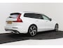 Volvo V60 2.0 T8 Recharge AWD R-Design | Uitklap. Trekhaak | Panorama dak | CarPlay | Pilot Assist | Blind Spot |