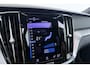 Volvo V60 2.0 T8 Recharge AWD R-Design | Uitklap. Trekhaak | Panorama dak | CarPlay | Pilot Assist | Blind Spot |