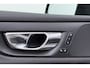 Volvo V60 2.0 T8 Recharge AWD R-Design | Uitklap. Trekhaak | Panorama dak | CarPlay | Pilot Assist | Blind Spot |